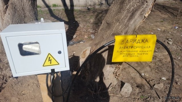 "Инновации" во дворе (2 фото)