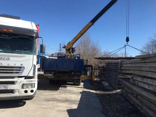 На Урале "выставили на продажу" городскую бетонную дорогу (3 фото)
