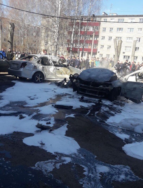 Водитель чудом выжил после взрыва двух кислородных баллонов (3 фото)