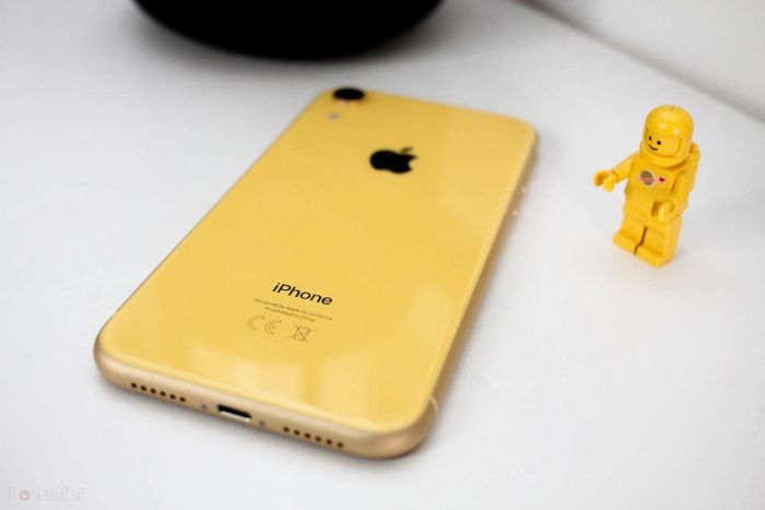 IPhone XR в магазине – один из лучших смартонов в мире (4 фото)