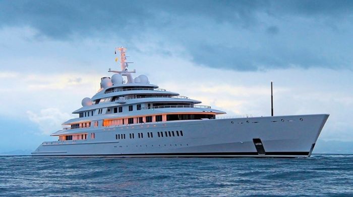 Самая большая яхта – Azzam (5 фото)