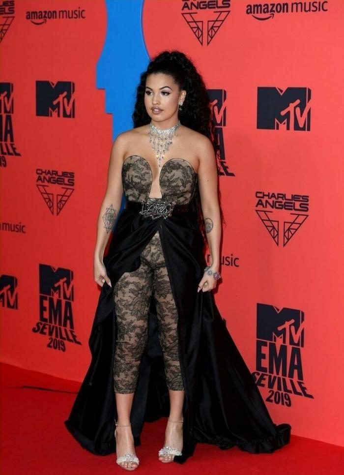 Странные и позорные наряды знаменитостей на MTV EMA 2019 (18 фото)