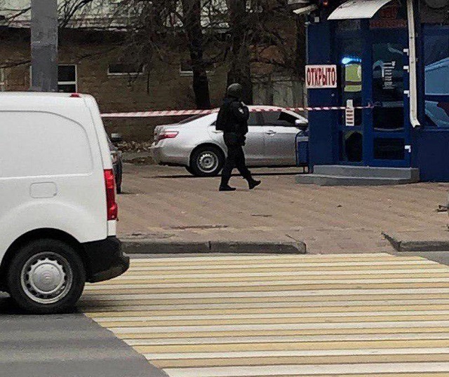 В Ростове-на-Дону следователь взял свою жену в заложники (2 фото)