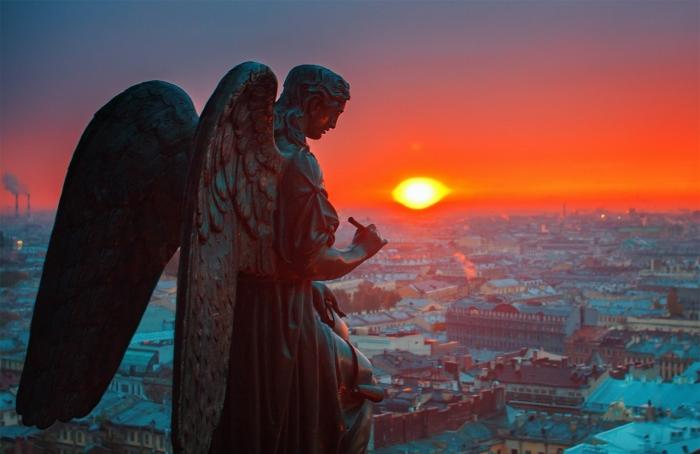 Ангелы следят за Петербургом (10 фото)