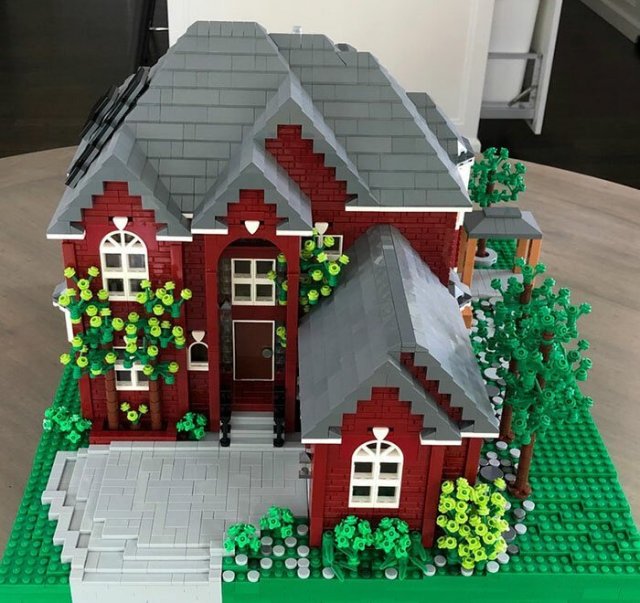 Дизайнер делает потрясающие дома из LEGO Дизайнер делает потрясающие дома из LEGO