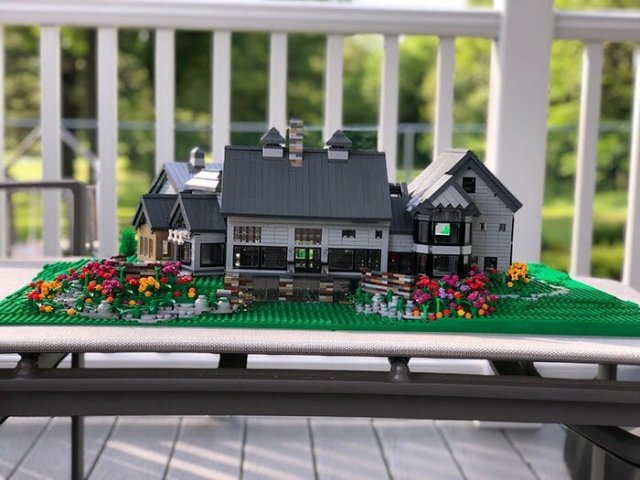 Дизайнер делает потрясающие дома из LEGO Дизайнер делает потрясающие дома из LEGO