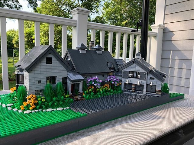 Дизайнер делает потрясающие дома из LEGO Дизайнер делает потрясающие дома из LEGO