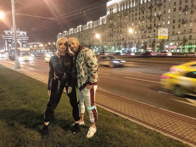 Казахстанский культурист Юрий Толочко решил жениться на секс-кукле (20 фото) Казахстанский культурист Юрий Толочко решил жениться на секс-кукле (20 фото)