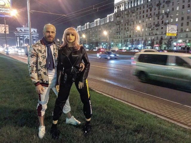Казахстанский культурист Юрий Толочко решил жениться на секс-кукле (20 фото) Казахстанский культурист Юрий Толочко решил жениться на секс-кукле (20 фото)