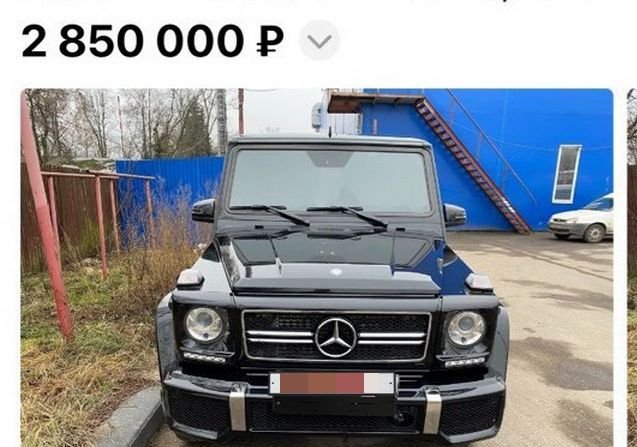 Кто у нас притаился в отражении машины?