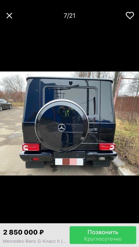 Кто у нас притаился в отражении машины?