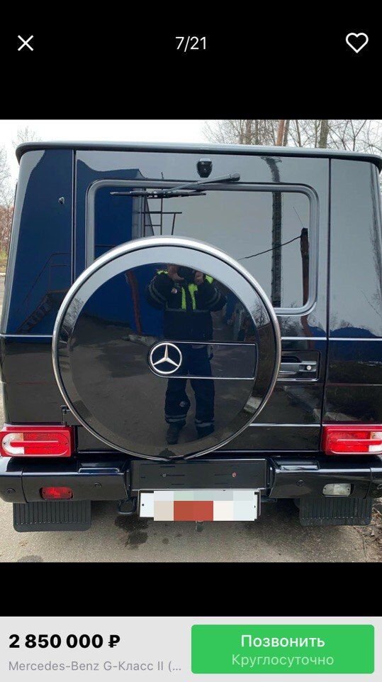 Кто у нас притаился в отражении машины?