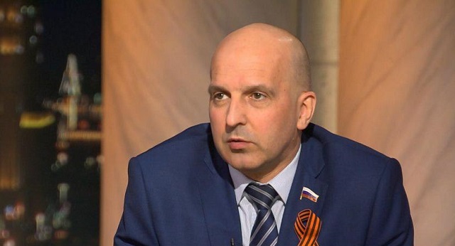 Ивану Урганту пришлось извиняться перед верующими (3 фото)