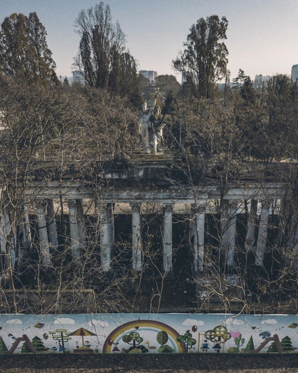 Атмосферные фотографии заброшенных мест Санкт-Петербурга (25 фото)