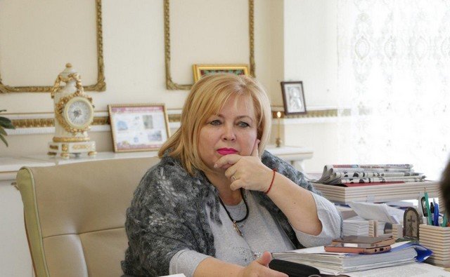Чиновницы, которые подарили блокадницам пироги и заявление (3 фото)