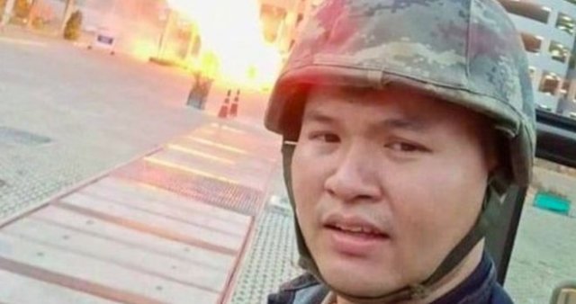 В Таиланде офицер открыл стрельбу по людям, убив 26 человек (2 фото)