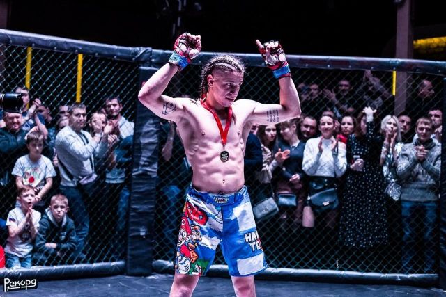 Боец MMA из России Михаил Коробков лишился пояса из-за песни (4 фото)