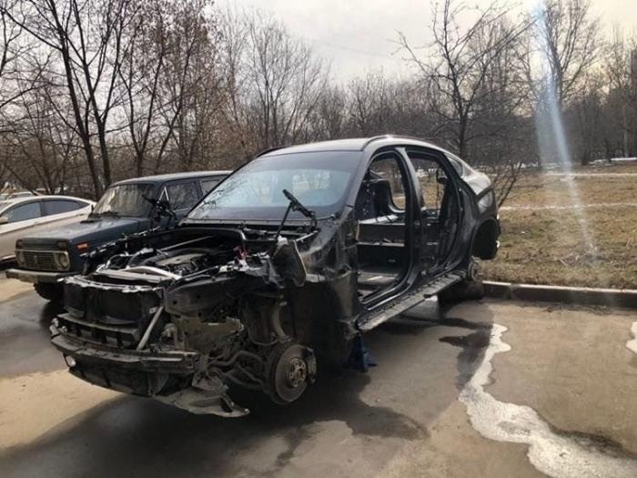 В Москве воры разобрали BMW X6 за несколько часов (5 фото)