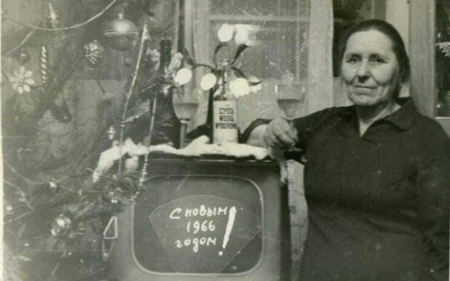 Ностальгия:радостные люди,в которых появился первый телевизор(13 фото)