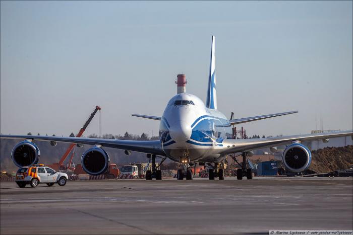 Как дезинфицируют Боинг-747 (26 фото)