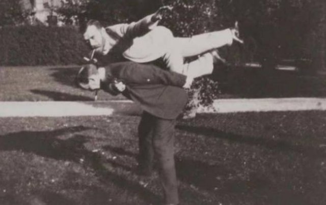 Фотографии из 1800-х годов, люди - веселые и улыбчивые (15 фото)