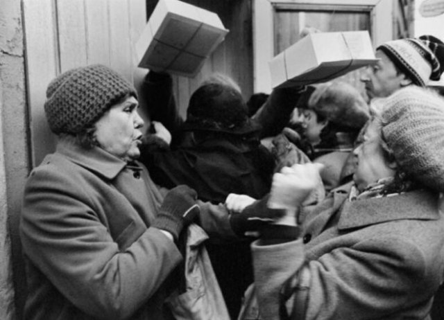 Товарный дефицит в СССР: как это было (15 фото)