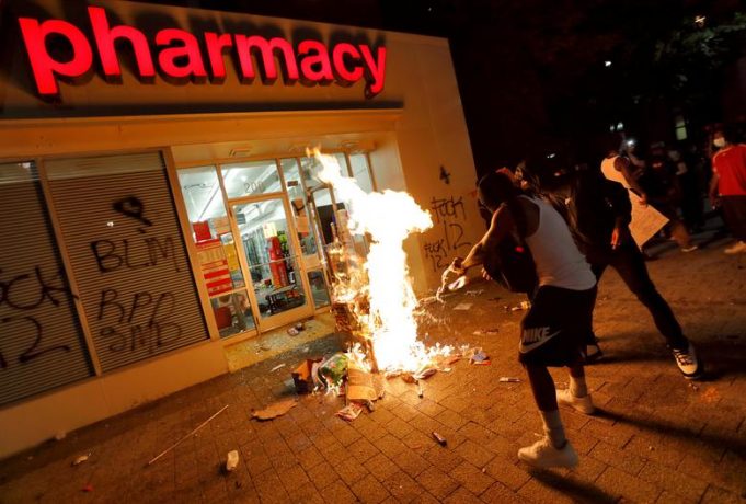 Протесты в США, охватившие всю страну (11 фото)