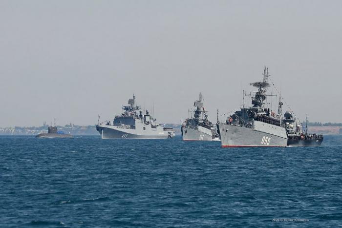 Как прошел военно-морской парад в Севастополе (17 фото)