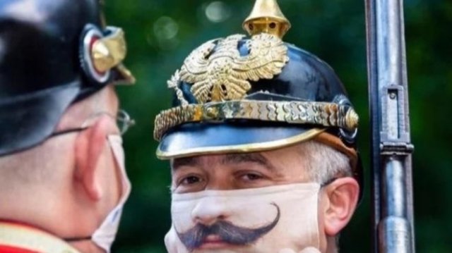Подборка необычных и забавных защитных масок (15 фото)