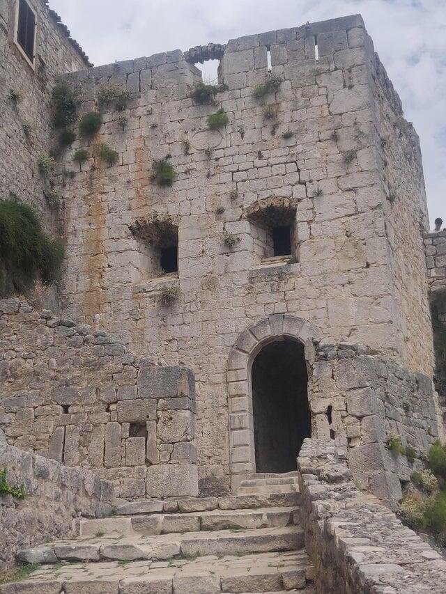 Парейдолия: наш мозг видит лица там, где их нет (15 фото)