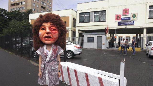 В Москве активистки устроили пугающий перфоманс (5 фото)