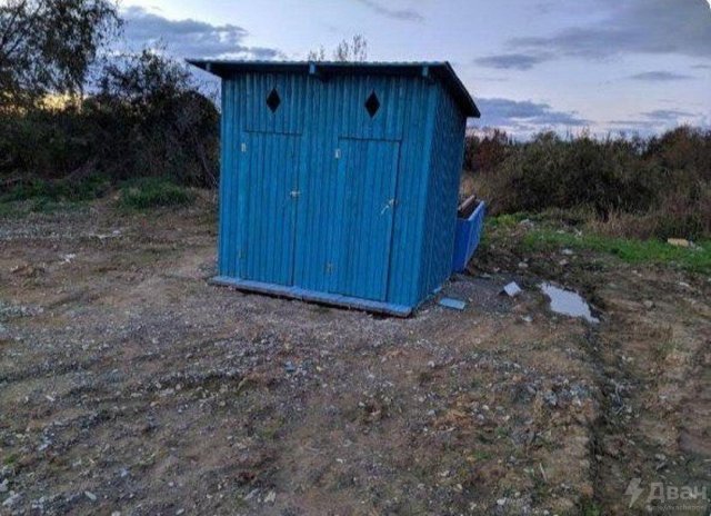 В Приморье чиновники потратили на уличную уборную 414 тысяч (4 фото)