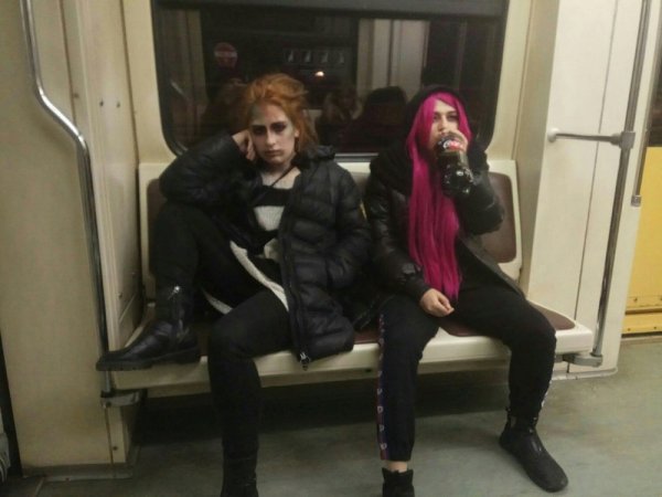 Чудаки и модники из метро (25 фото)