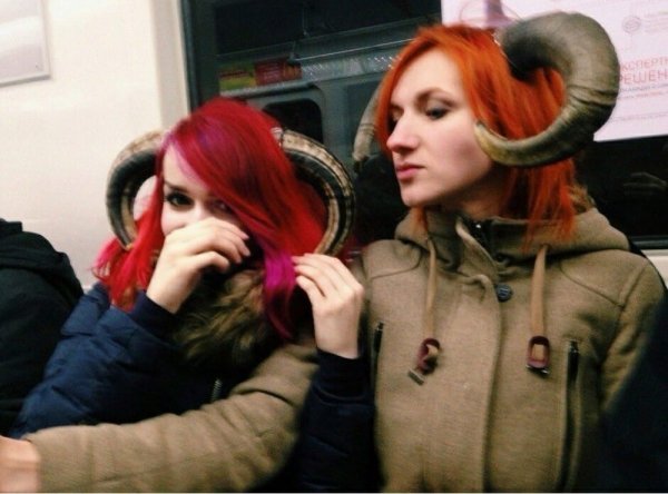 Модники и чудаки из метро (13 фото)