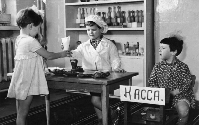 Как советские дети «примеряли» на себя взрослые профессии (6 фото)