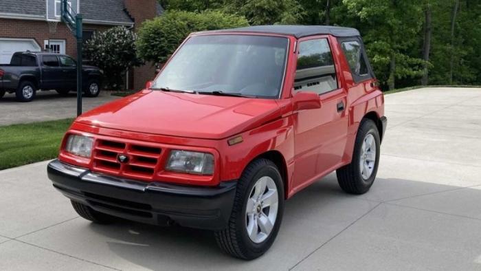 Geo Tracker 1996    Camaro V6 (8 )  