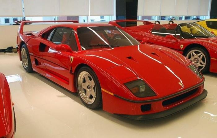 Самая сумасшедшая частная коллекция спорткаров Ferrari и Porsche (5 фото)